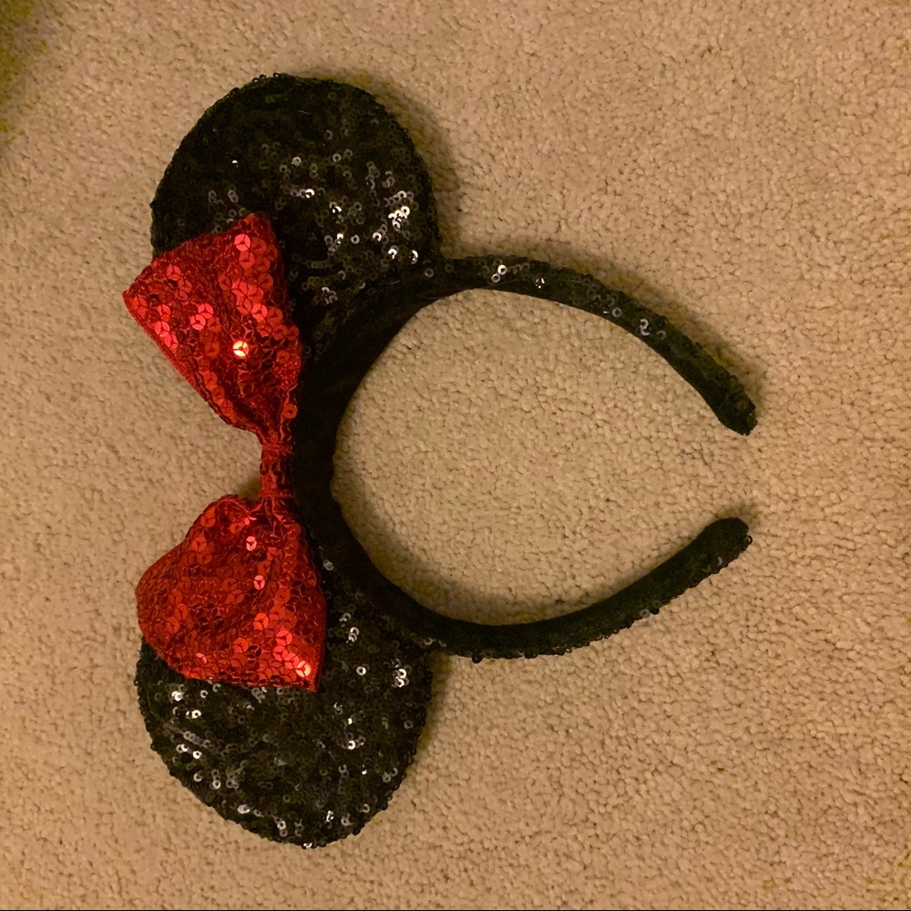 Minnie Mouse ears